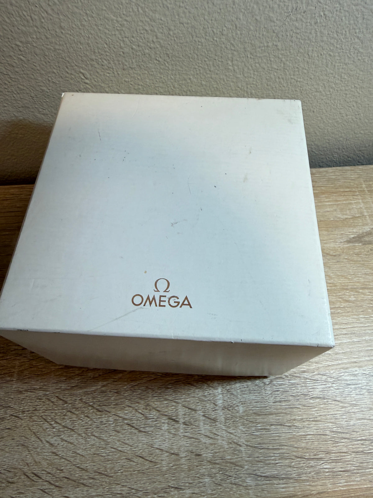 Omega DeVille 32.5mm Quartz 18k Yellow Gold White Dial Men's Watch 7910.23.01