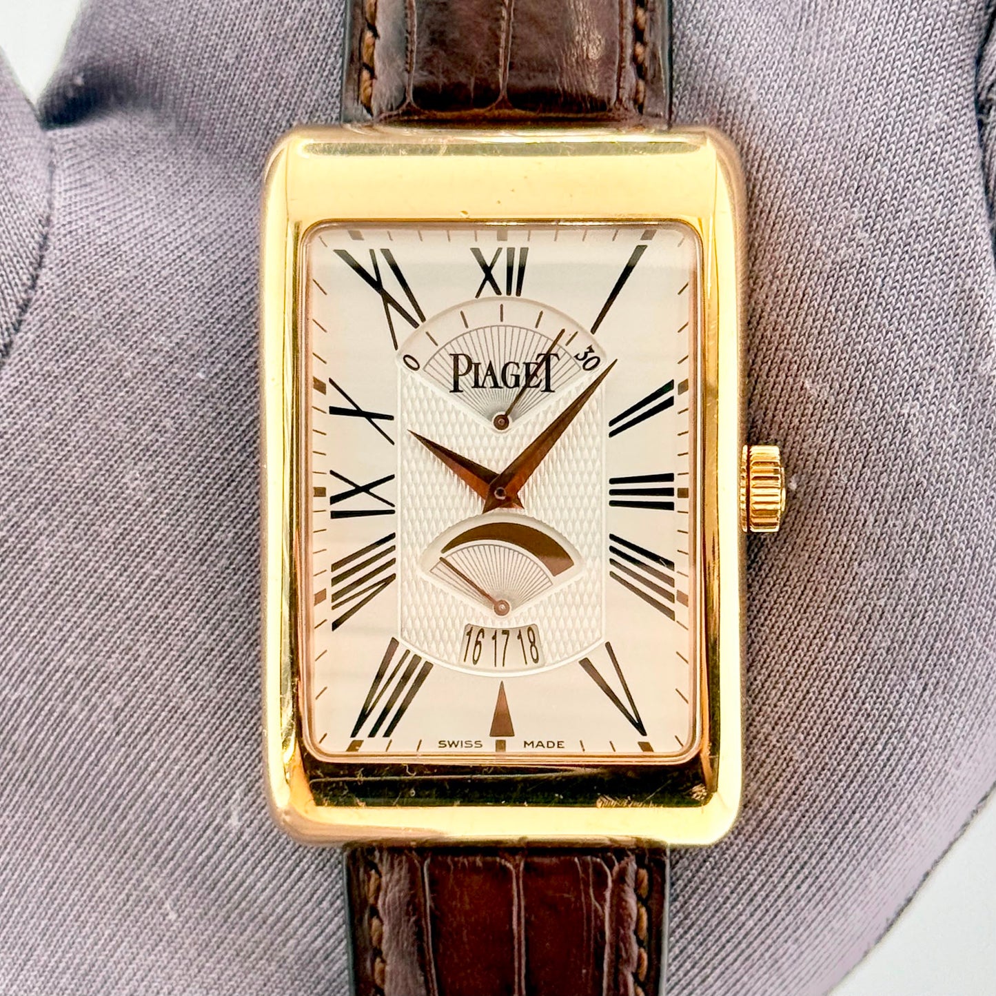 Piaget Rectangle à l'Ancienne XL 31x46mm 18K Yellow Gold Men's Watch P10076