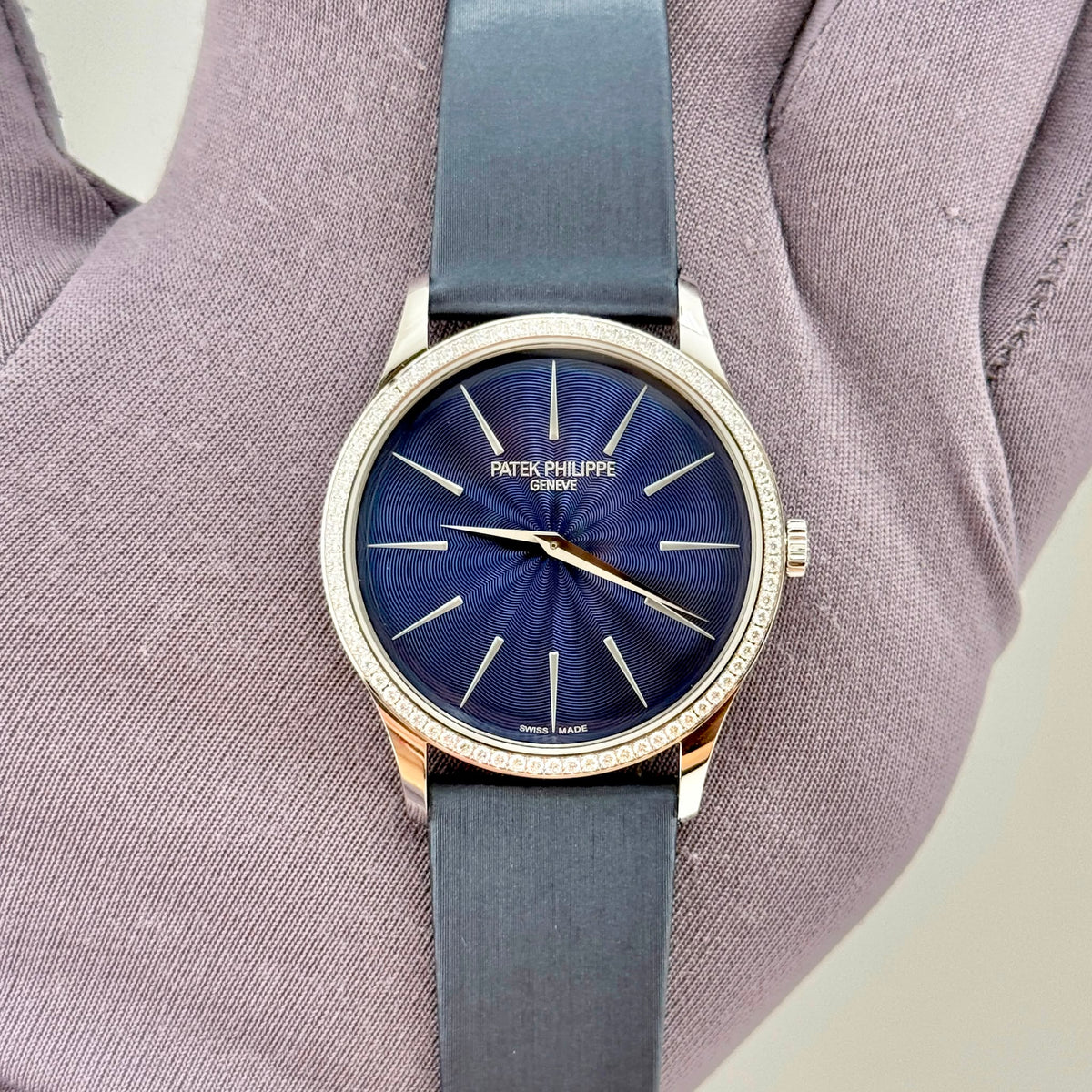 Patek Philippe Calatrava 18k White Gold Auto 35mm Ladies Watch 4997/200G-001