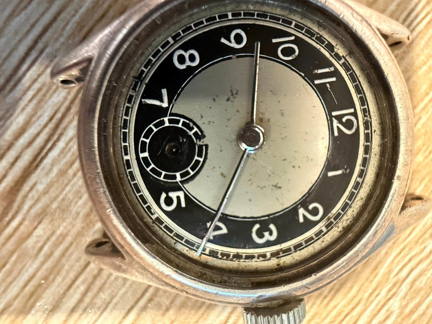 Unknown Brand 29mm Mechanical Movement Running Silver & Black Dial Vintage Watch