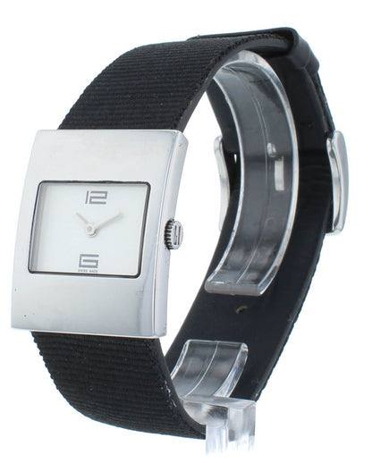 Pre-Owned Gucci 4900L Quartz Steel 23mm White Dial Textile Strap Ladies Watch